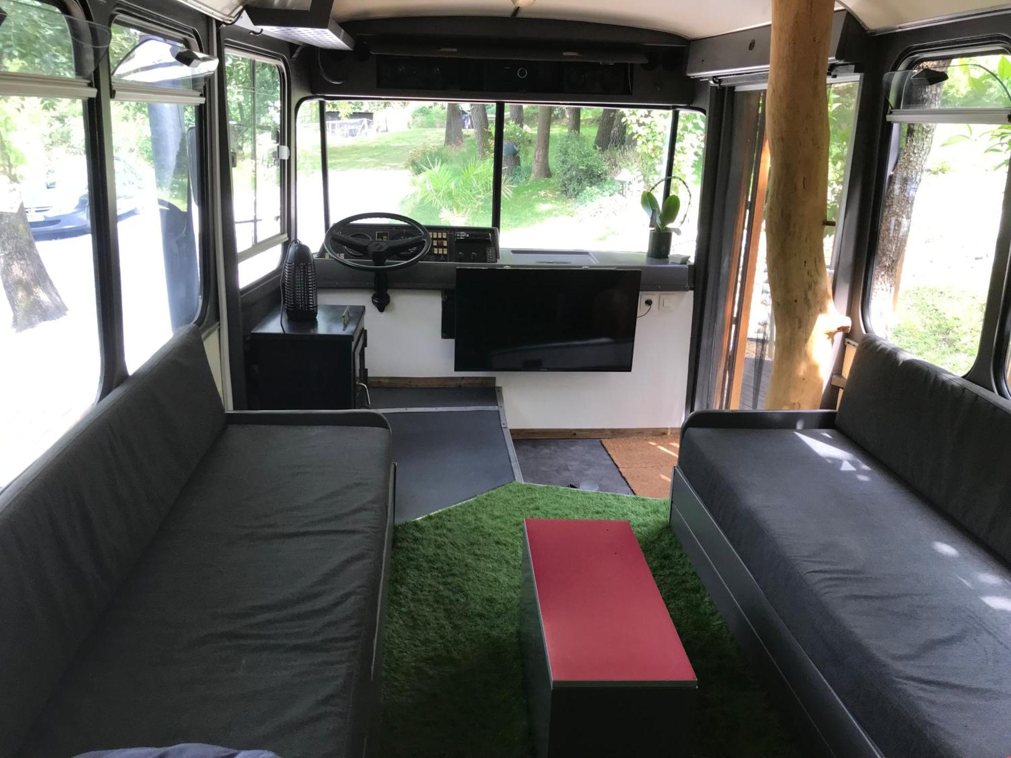 Bus Atypique Au Bord Du Canal Du Midi Et Au Coeur D'Une Foret 2 Chambres Villepinte  Exterior foto