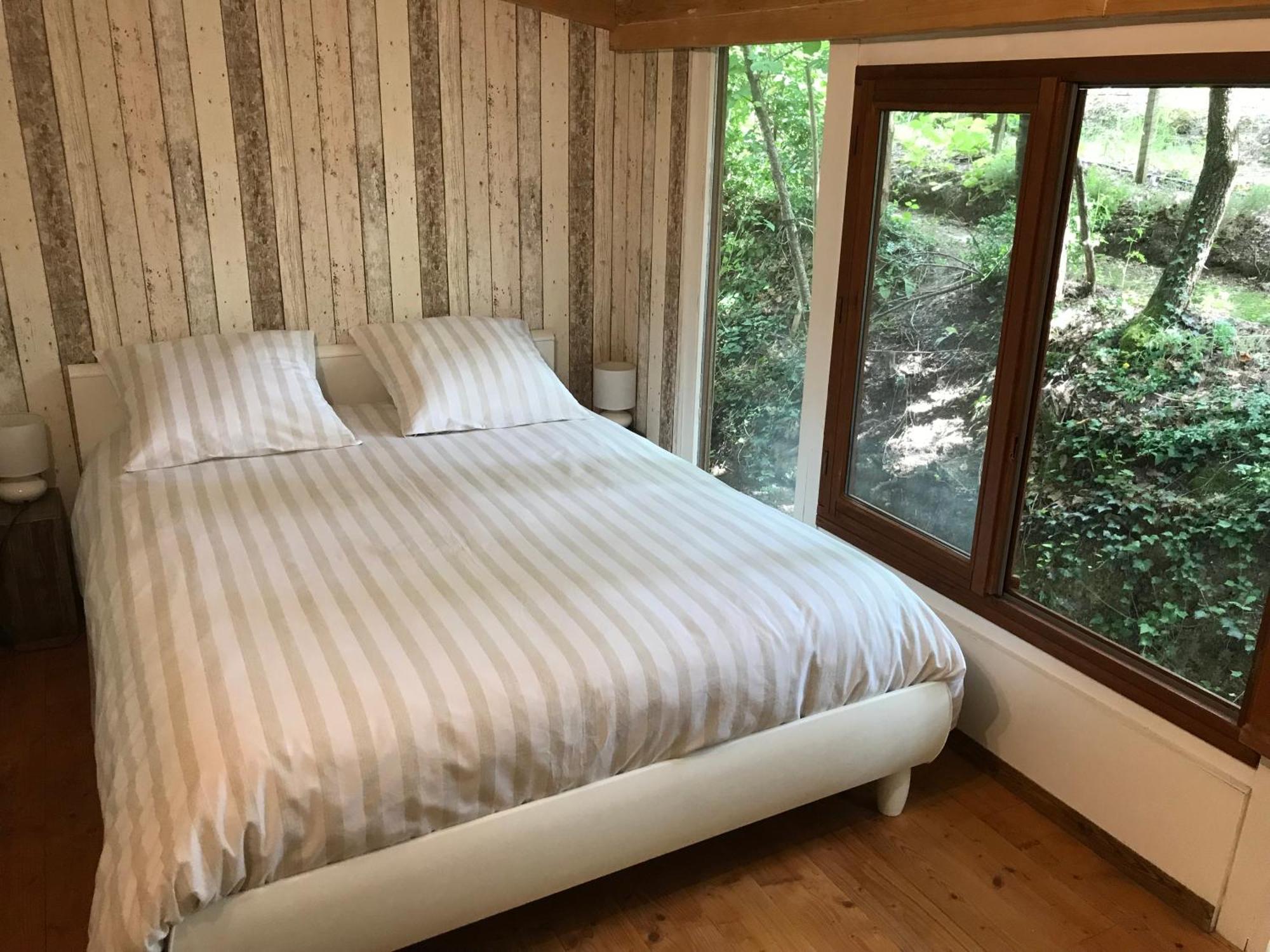 Bus Atypique Au Bord Du Canal Du Midi Et Au Coeur D'Une Foret 2 Chambres Villepinte  Exterior foto